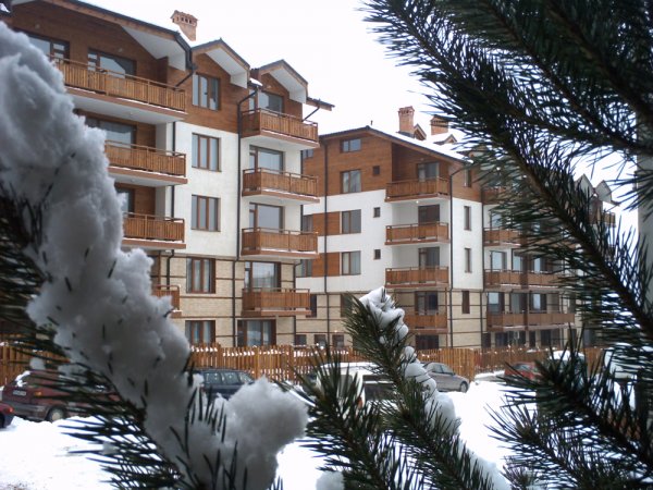 Hotel Bansko Bulgaria nomad remote e65191bc-737e-4132-9648-c89b0ef81ad5_nomad stays four leaf clover snow.jpg